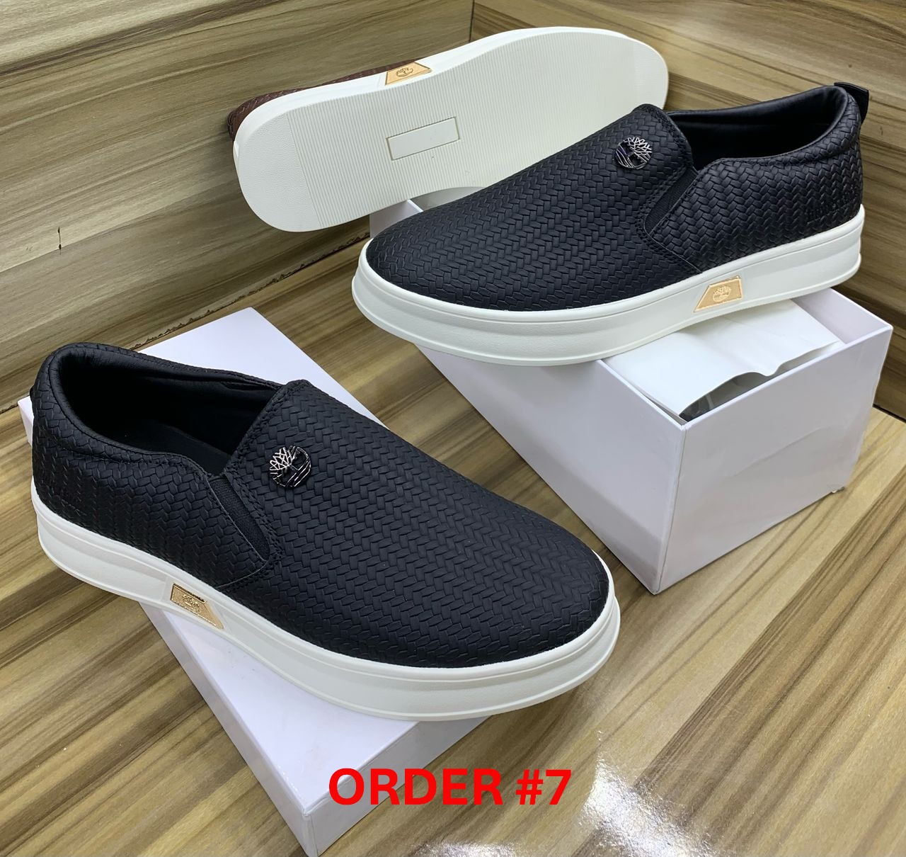 Unknown Black %& white sole
